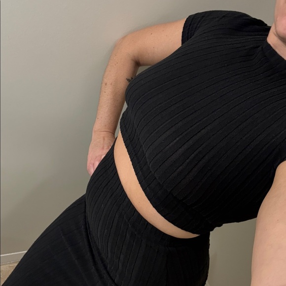 SHEIN Black Ribbed Ensemble - Picture 4 of 6